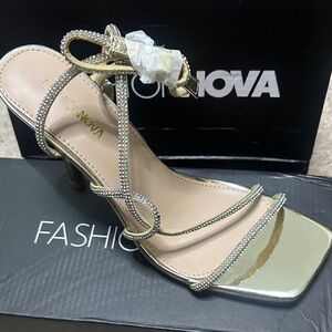 Fashion Nova Sz 9. Metallic Gold Strappy Heels